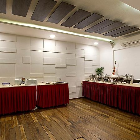 Hotel Planet Residency Мумбаи Экстерьер фото