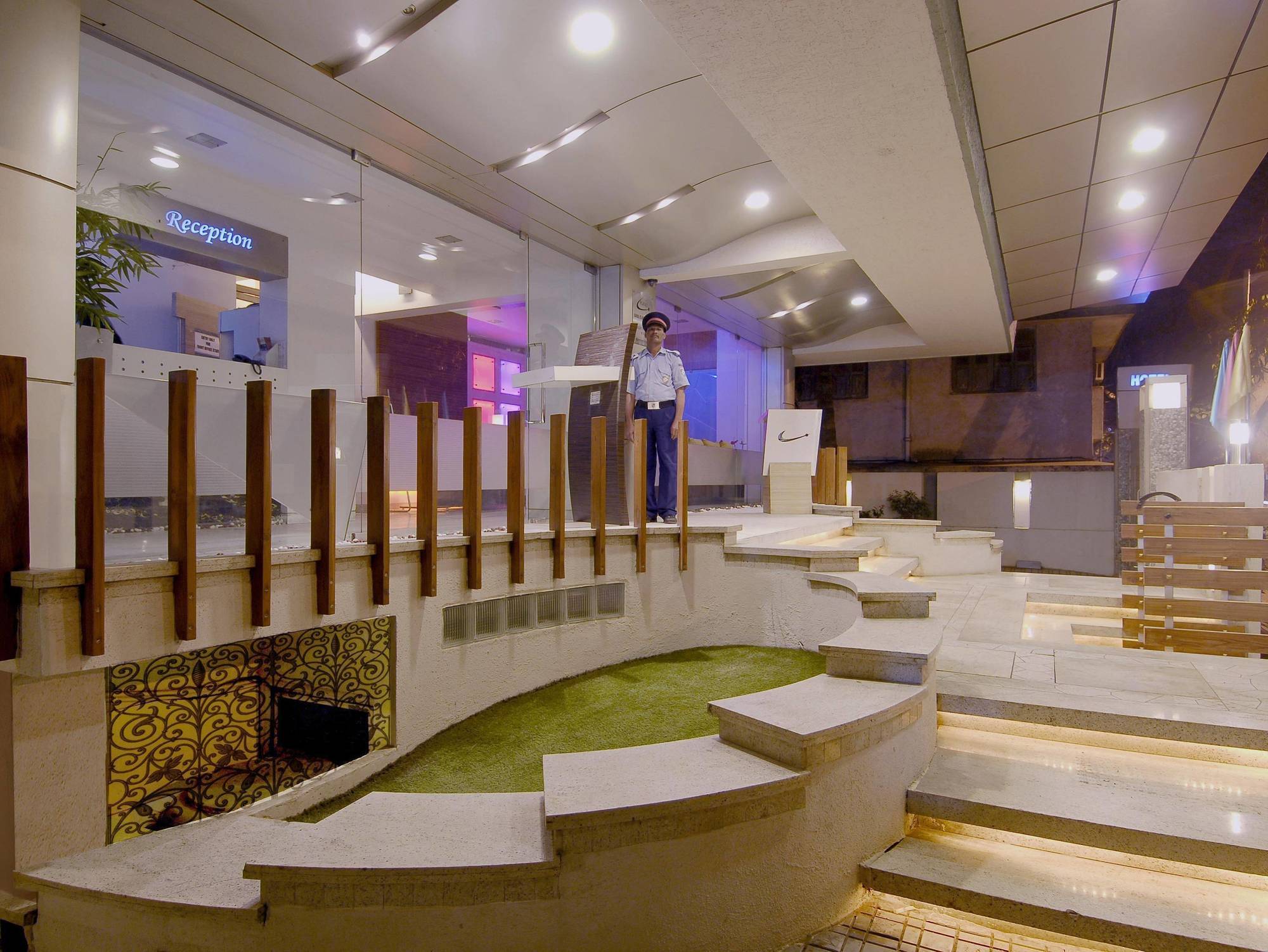 Hotel Planet Residency Мумбаи Экстерьер фото