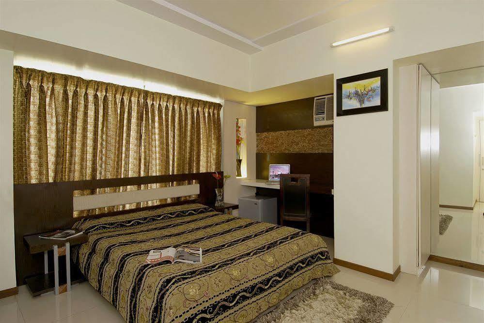 Hotel Planet Residency Мумбаи Экстерьер фото