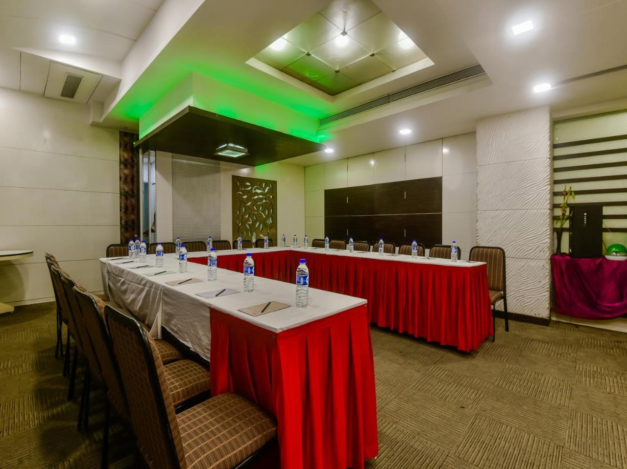Hotel Planet Residency Мумбаи Экстерьер фото