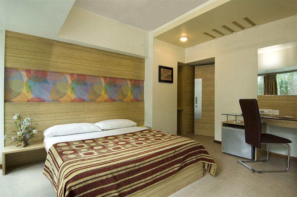 Hotel Planet Residency Мумбаи Экстерьер фото